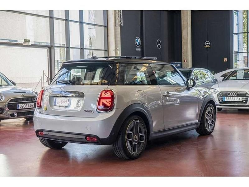Usado Mini Cooper SE 135 kW (184 CV) 2020 Plateado Utilitario