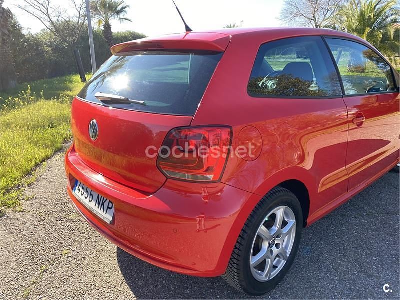 Usado VW Polo United 60 CV (44 kW) 2010 Rojo Utilitario