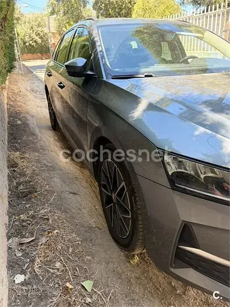 Usado Skoda Octavia 150 CV (110 kW) 2024 Gris / plata Familiar
