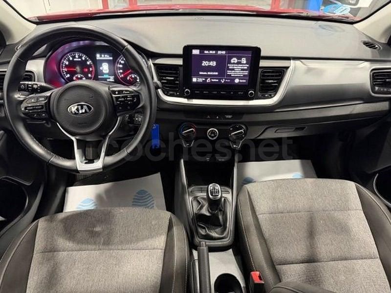 Usado Kia Stonic 100 CV (73 kW) 2021 Granate SUV