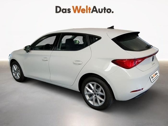 Usado Seat Leon Style 110 CV (80 kW) 2024 Blanco Berlina