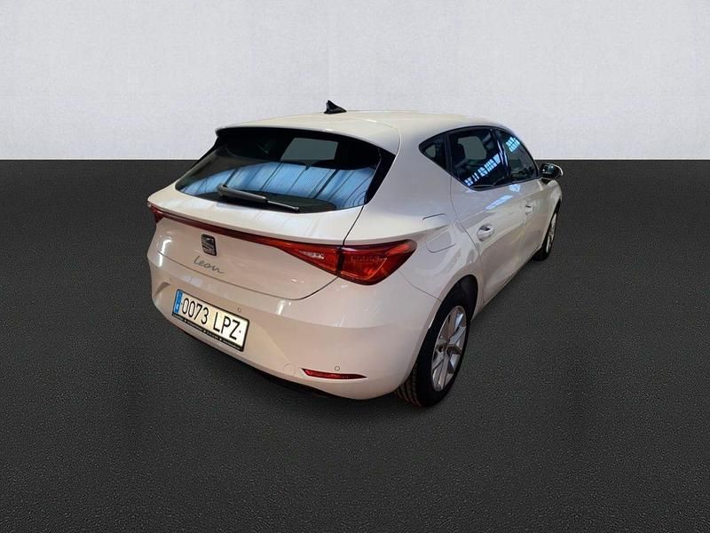 Usado Seat Leon Style 115 CV (84 kW) 2021 Blanco Berlina