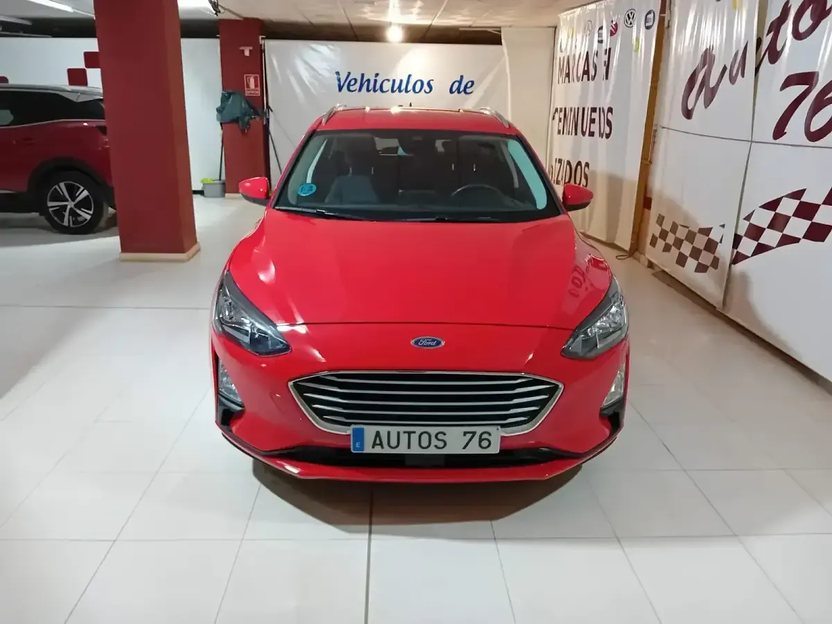 Usado Ford Focus Active 120 CV (88 kW) 2022 Rojo