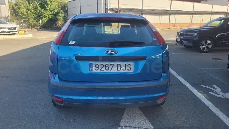 Usado Ford Focus Trend 109 CV (80 kW) 2005 Azul Berlina