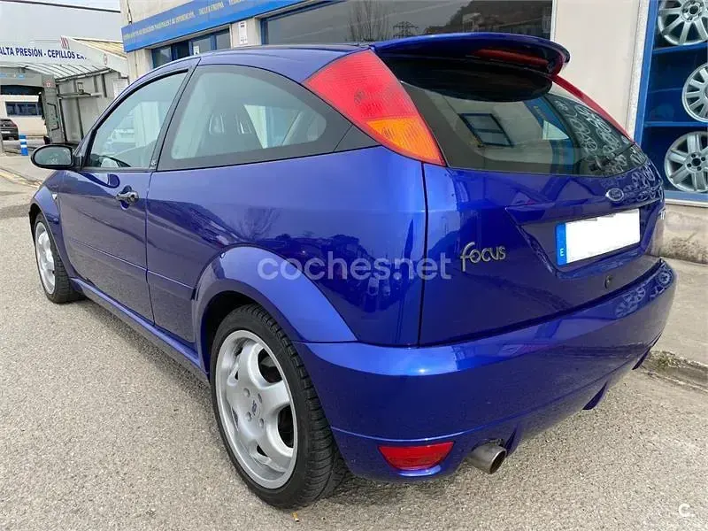 Usado Ford Focus RS 220 CV (161 kW) 2003 Azul Berlina