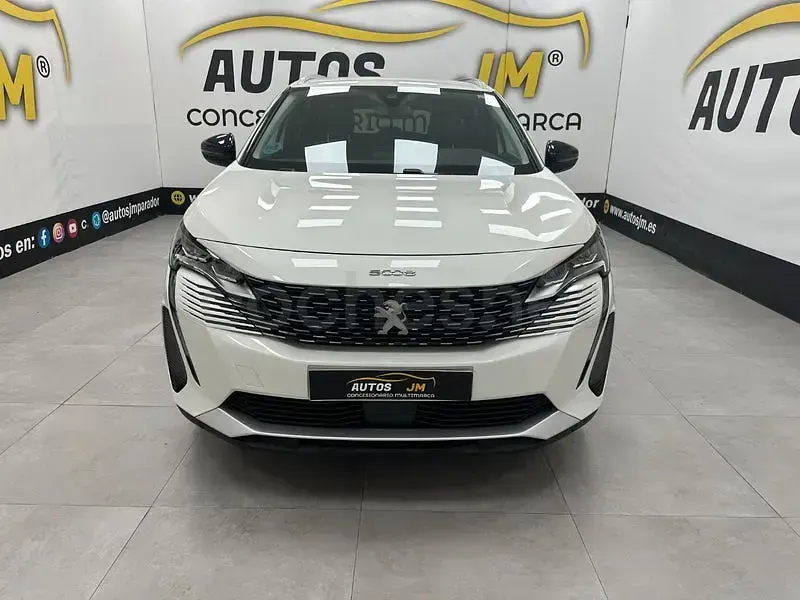 Usado Peugeot 5008 Allure 130 CV (95 kW) 2022 Blanco SUV