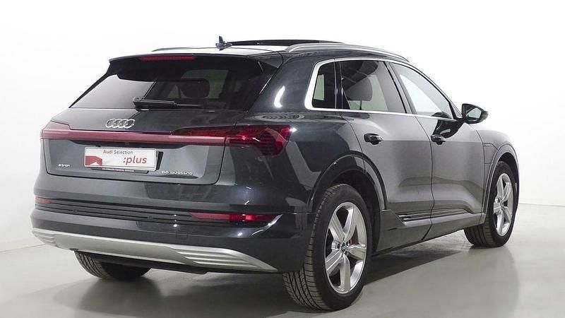 Usado Audi e-tron Advanced Plus 300 kW (408 CV) 2020 Gris SUV