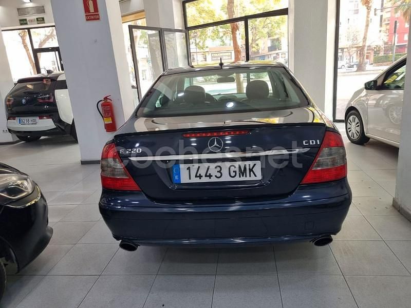 Usado Mercedes E220 Avantgarde 170 CV (125 kW) 2009 Negro Berlina