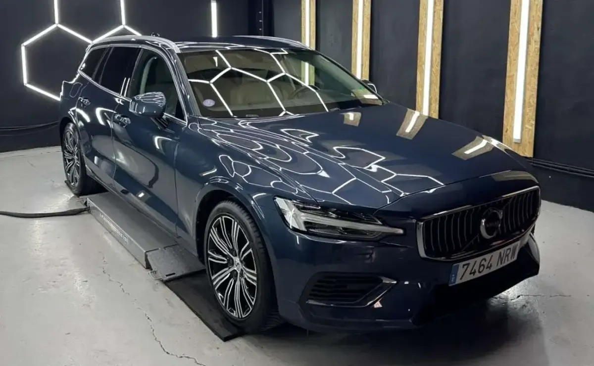 Usado Volvo V60 Inscription 340 CV (250 kW) 2020 Azul Familiar