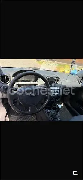 Usado Ford Fiesta Ghia 68 CV (50 kW) 2005 Gris / plata Utilitario