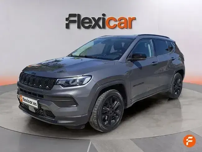 Usado Jeep Compass Night Eagle 130 CV (95 kW) 2022 Gris SUV