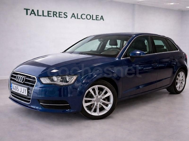 Usado Audi A3 Attraction 150 CV (110 kW) 2015 Azul Berlina