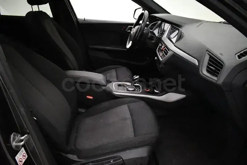 Usado BMW 116 Comfort Edition 116 CV (85 kW) 2021 Gris / plata Utilitario
