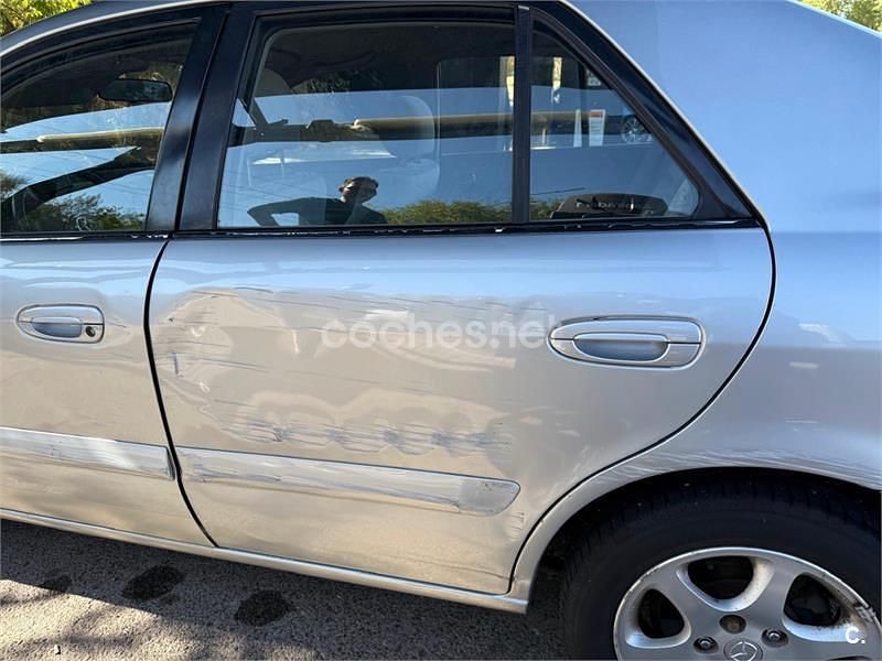 Usado Mazda 626 Exclusive 115 CV (84 kW) 2001 Gris / plata Berlina