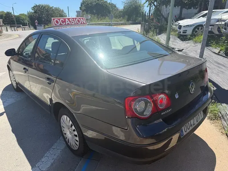 Usado VW Passat Advance 140 CV (102 kW) 2006 Marrón Berlina