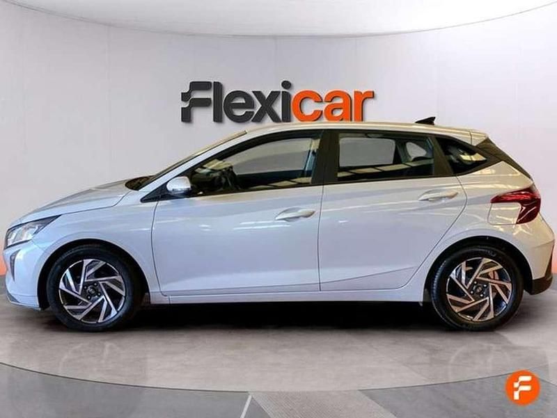 Usado Hyundai i20 84 CV (61 kW) 2024 Gris Utilitario