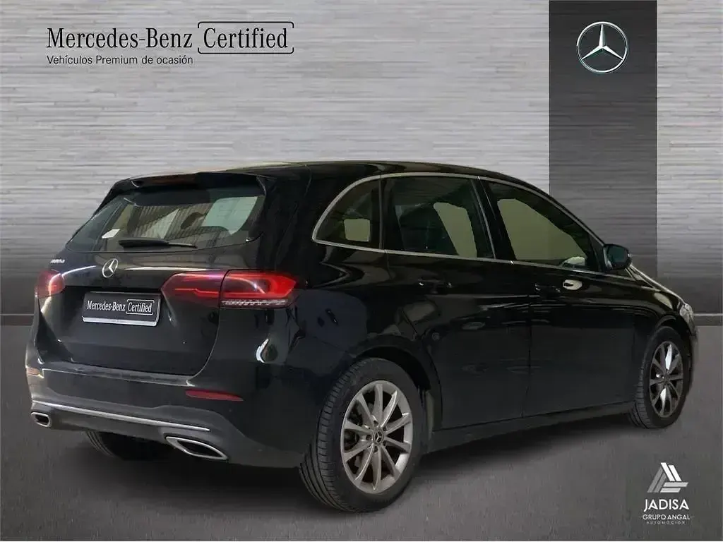 Usado Mercedes B180 116 CV (85 kW) 2019 Negro Utilitario