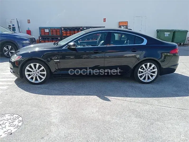 Usado Jaguar XF Luxury 275 CV (202 kW) 2010 Negro Berlina