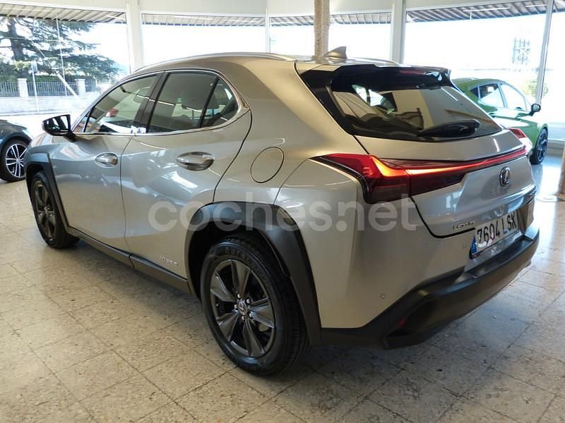 Usado Lexus UX Business Edition 184 CV (135 kW) 2021 Gris / plata SUV