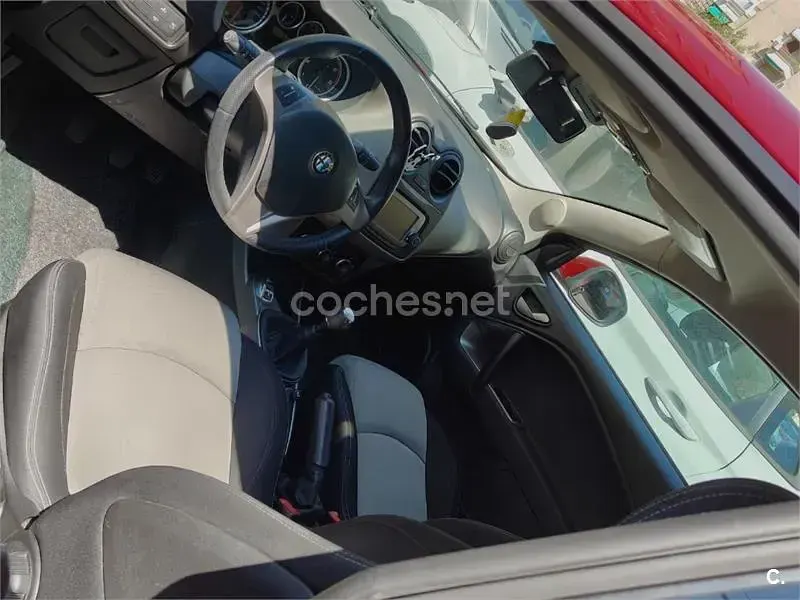 Usado Alfa Romeo MiTo Distinctive 85 CV (62 kW) 2014 Rojo Utilitario