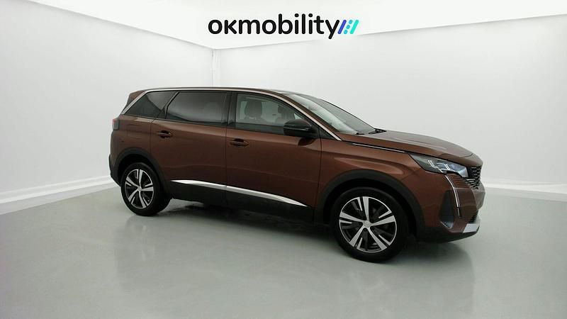 Usado Peugeot 5008 Allure 130 CV (95 kW) 2022 Marron