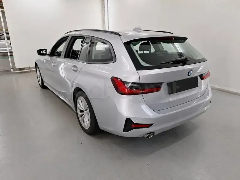 Usado BMW 318 150 CV (110 kW) 2021 Gris / plata Familiar
