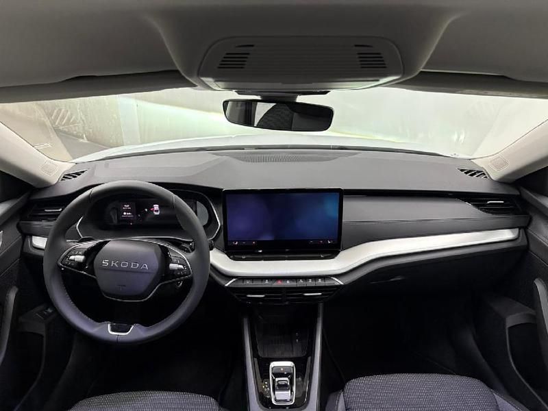 Usado Skoda Octavia Selection 116 CV (85 kW) 2025 Negro Berlina