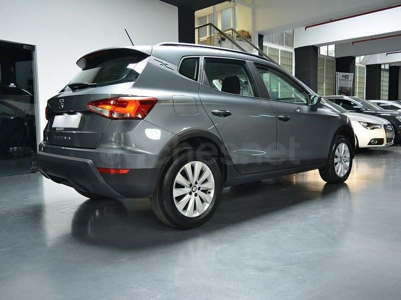 Usado Seat Arona Reference 95 CV (69 kW) 2018 Gris / plata SUV