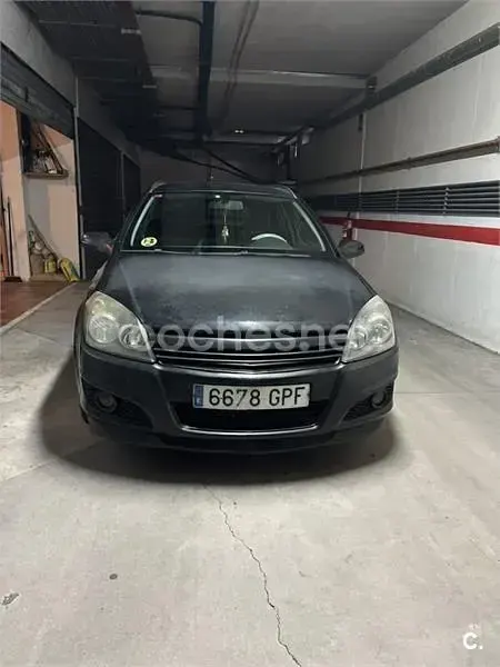 Usado Opel Astra Edition 110 CV (80 kW) 2009 Negro Familiar