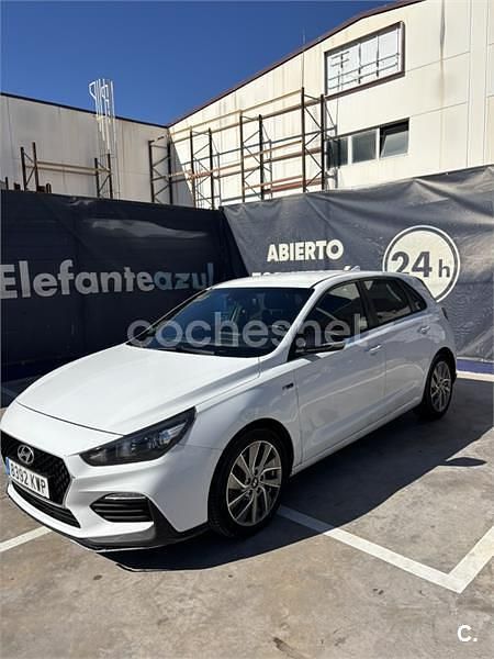 Usado Hyundai i30 N Line 120 CV (88 kW) 2019 Blanco Berlina