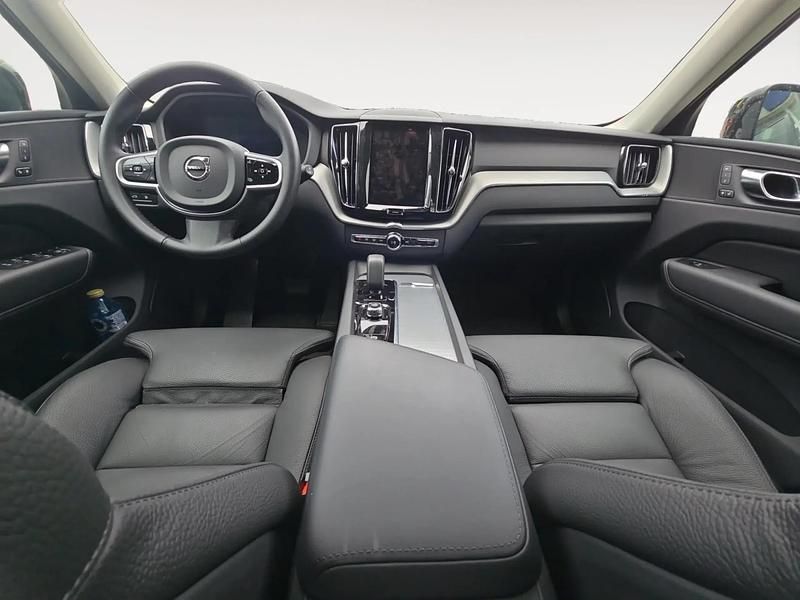Usado Volvo XC60 Plus 350 CV (257 kW) 2025 Gris/plata SUV