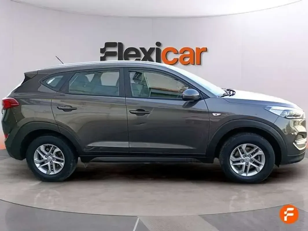 Usado Hyundai Tucson 132 CV (97 kW) 2018 Gris SUV