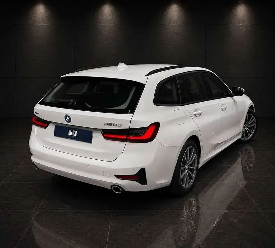Usado BMW 330e 292 CV (214 kW) 2022 Blanco Familiar
