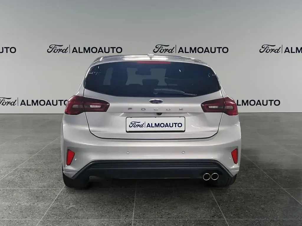 Usado Ford Focus ST-Line 155 CV (114 kW) 2024 Plata perla (metalizado) Berlina