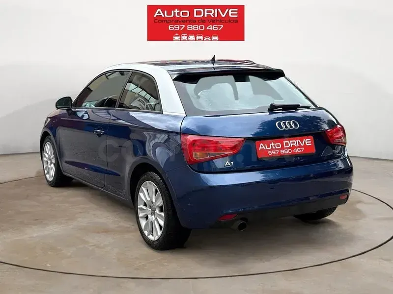 Usado Audi A1 Attraction 105 CV (77 kW) 2011 Azul Utilitario