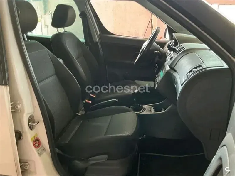 Usado Skoda Roomster 105 CV (77 kW) 2012 Blanco Monovolumen