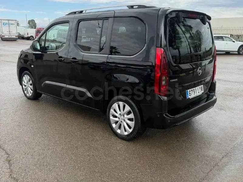 Usado Opel Combo Life Edition+ 102 CV (75 kW) 2022 Negro Monovolumen