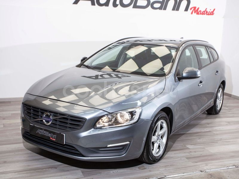 Gris / plata Usado 2017 Volvo V60 Kinetic Familiar | 14.300 € (Precio justo) - Imagen 1/4