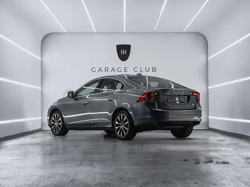 Usado Volvo S60 Momentum 150 CV (110 kW) 2018 Gris Berlina