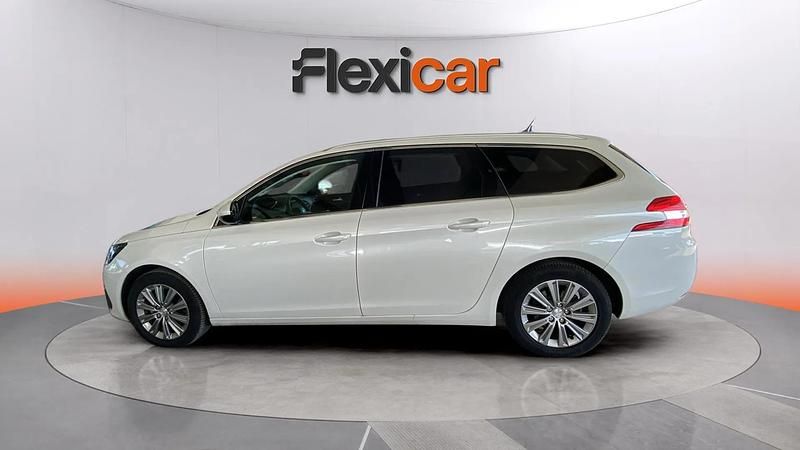 Usado Peugeot 308 SW Allure 131 CV (96 kW) 2021 Blanco Familiar