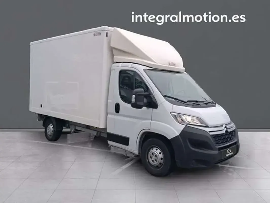 Usado Citroën Jumper 140 CV (102 kW) 2023 Blanco Monovolumen