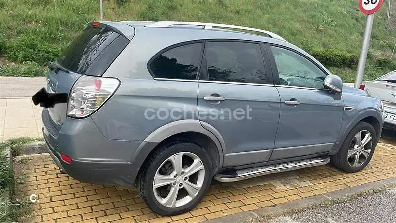 Usado Chevrolet Captiva LTZ 184 CV (135 kW) 2012 Gris / plata SUV