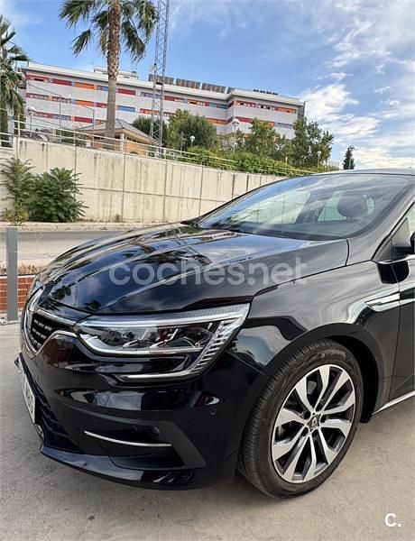 Usado Renault Mégane IV Zen 140 CV (102 kW) 2022 Negro Berlina