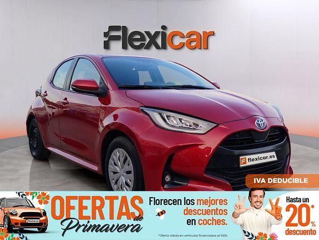 Usado Toyota Yaris Hybrid Active 116 CV (85 kW) 2023 Rojo
