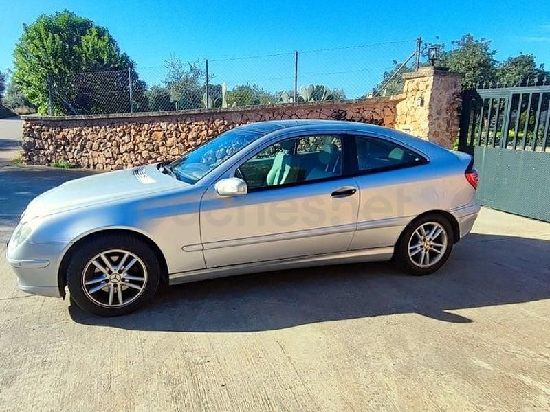 Usado Mercedes C200 163 CV (119 kW) 2001 Gris / plata Berlina