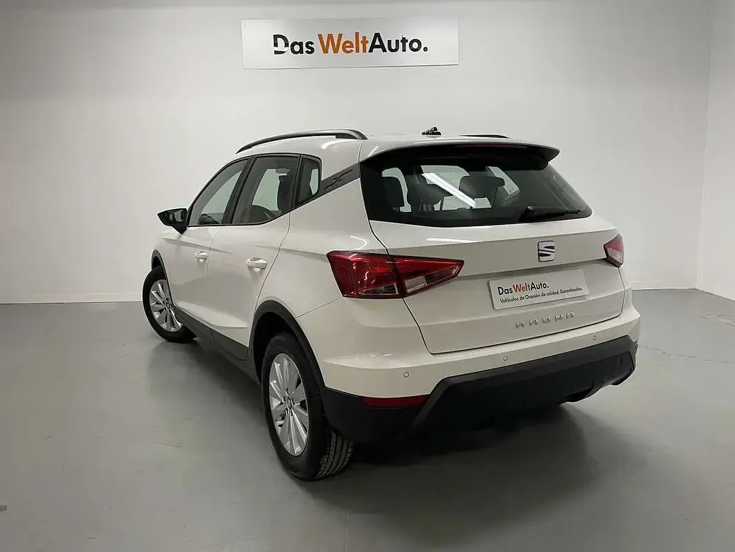 Usado Seat Arona Ecomotive 110 CV (80 kW) 2021 Blanco SUV