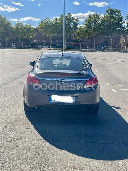 Usado Opel Insignia Cosmo 160 CV (117 kW) 2010 Gris / plata Berlina