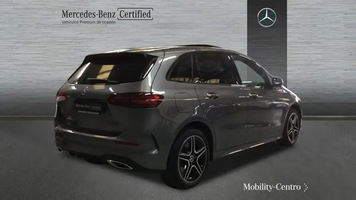Usado Mercedes E250 AMG line 163 CV (119 kW) 2023 Mountaingrau  met.
