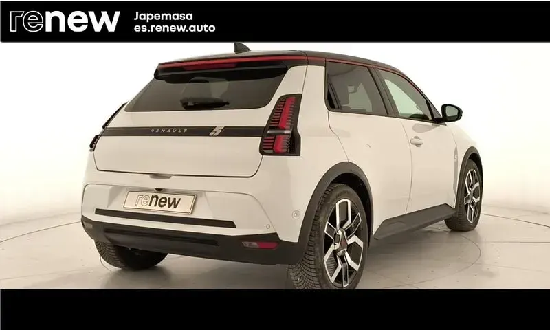 Begagnad Renault R5 Techno 110 kW (150 HK) 2024 Vit Halvkombi
