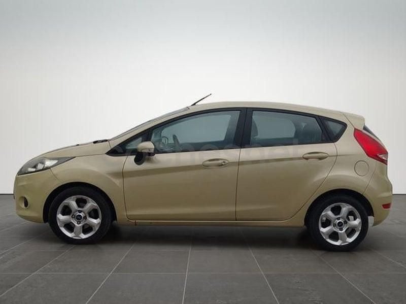 Usado Ford Fiesta Ambiente 68 CV (50 kW) 2006 Beige Utilitario